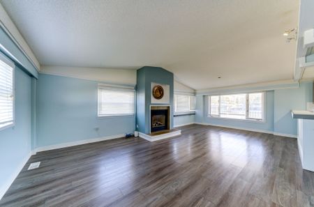 For Lease - 15 Willow Street, Wasaga Beach, Ontario - Photo 4