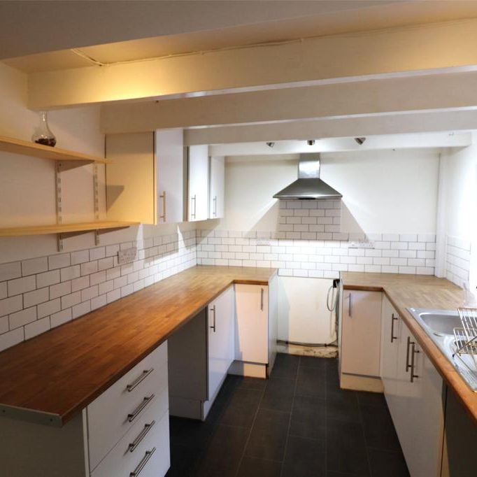 3 bedroom end of terrace house to rent - Photo 1