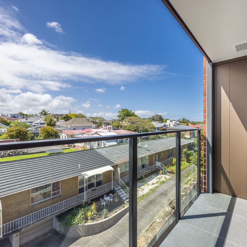 Luxury Living - Photo 1