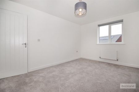 4 bed House - Semi-Detached To Let - Photo 4