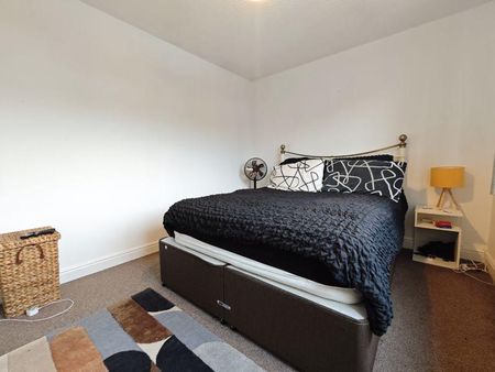 2 bedroom semi-detached house to rent - Photo 3