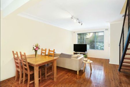 Modern&comma; Refurbished&comma; Split Level Townhouse - Photo 3