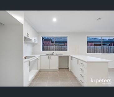 16 Goldshine Crescent, Drouin, Vic 3818 - Photo 5