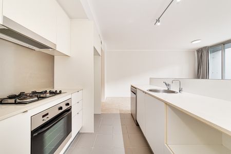 Stylish One-Bedroom Apartment with Study & Dual Outdoor Areas - Photo 2