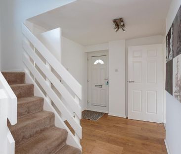 4 bedroom end of terrace house to rent - Photo 2
