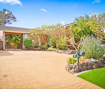 Beautifully Updated Family Home with Pool & Mountain Views - Photo 2