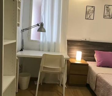 Calle de Víctor Manuel III, Madrid, Community of Madrid 28019 - Photo 3