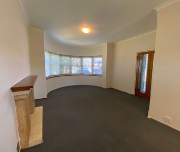 Fully Rennovated & Freshly Painted Family House in Eastwood - Photo 1