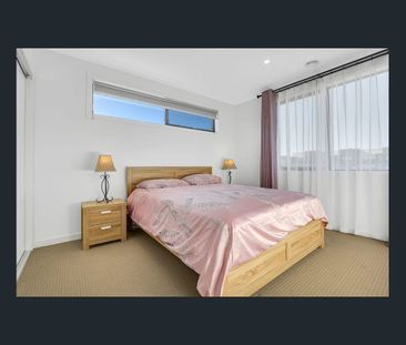 Stylish Townhouse in a Prime Craigieburn Location! - Photo 4