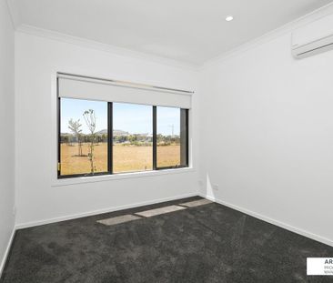 4 Arrowgrass Walk, Thornhill Park, VIC, 3335 - Photo 2