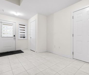 For Lease - 590 North Service Road Unit# 135, Hamilton, Ontario - Photo 5