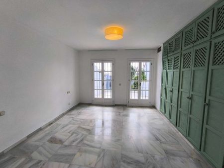 3 room luxury House for rent in Marbella, Andalusia - Photo 4