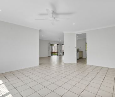 BRIGHT, SPACIOUS & EFFORTLESSLY COMFORTABLE LIVING IN MT SHERIDAN - Photo 1
