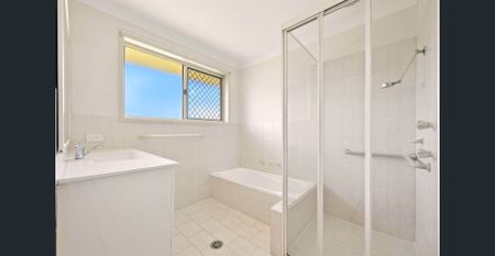 CENTRAL CONVENIENCE! - Photo 2