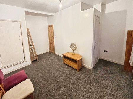 2 bedroom end of terrace house to rent - Photo 4