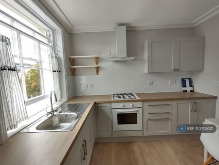 2 bedroom flat to rent - Photo 4