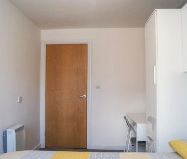 3 bedroom flat to rent - Photo 6