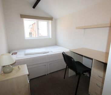 4 bedroom flat to rent - Photo 4