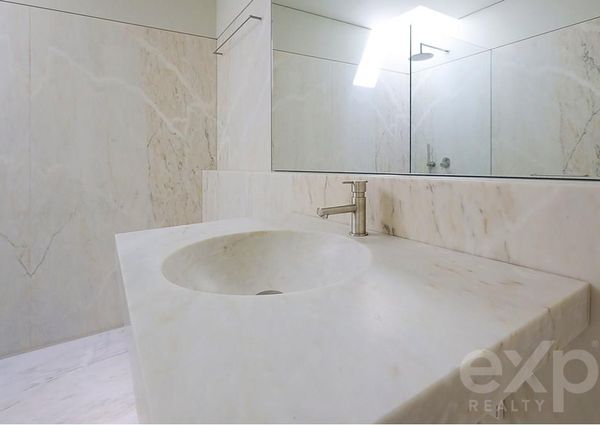 Moradia T5 para arrendamentoem Caxias Piscina  Imóvel  com possibilidade de  vir a ser mibilado .