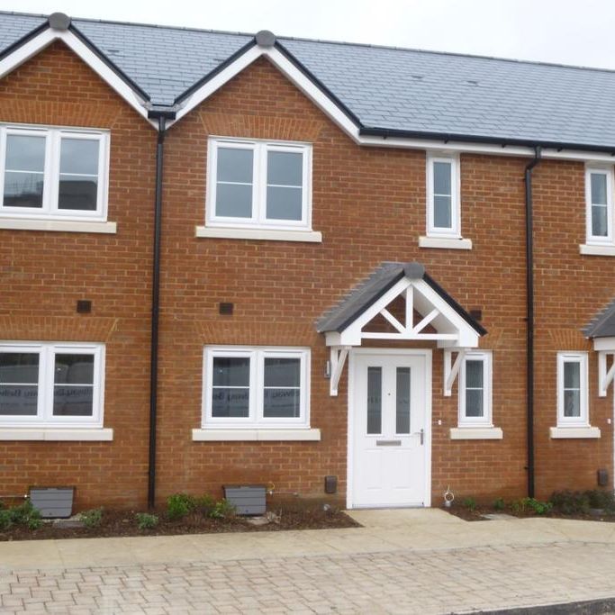 2 bedroom terraced house to rent - Photo 2