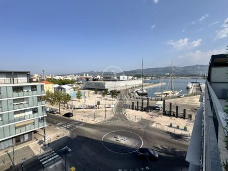 Location Appartement 4 pièces 92m² LA SEYNE SUR MER 83500 - Photo 5