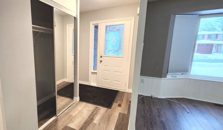 For Lease - 29 Fox Run N/A, Barrie, Ontario - Photo 3