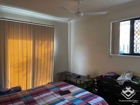 IMMACULATE VILLA IN LEAFY CARINDALE ESTATE - Photo 2