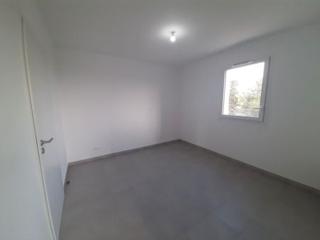 location Appartement T2 DE 45.6m² À MARSEILLE - Photo 4