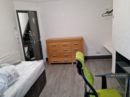 1 bedroom in a house share to rent - Photo 4