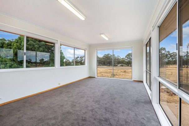 SPACIOUS LIVING! - Photo 1