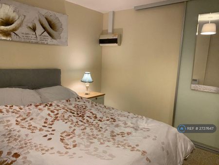 1 bedroom flat to rent - Photo 2