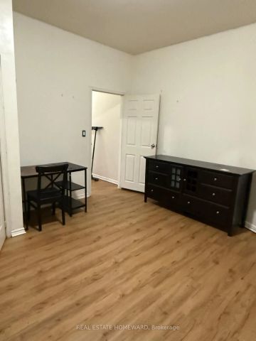 223 Broadview Avenue #Main - Photo 3