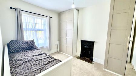 3 bedroom semi-detached house to rent - Photo 5