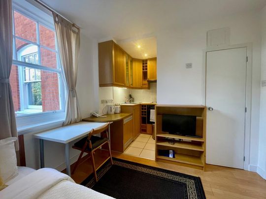 Studio to rent - Photo 1