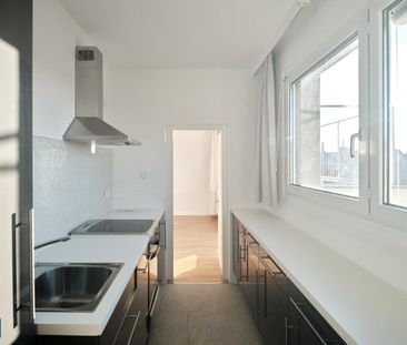 SCHÖNE 2 - ZIMMER WOHNUNG MIT FREIFLÄCHE, PARKPLATZ UND EINEM TRAUM... - Photo 6