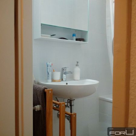 Refreshed 2-room apartment in Pâquis - Photo 5