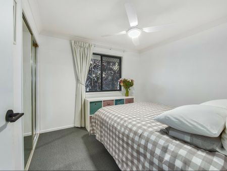 GENEROUS FAMILY HOME WITH FANTASTIC OUTDOOR LIVING - Photo 3