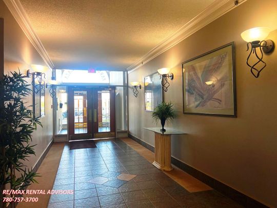 GREAT 2 BED, 2 BATH 2ND FLOOR APARTMENT WITH AN UNDERGROUND PARKING STALL IN ROSSDALE NEIGHBOURHOOD - Photo 1