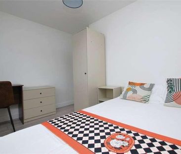 Broomfield, Guildford, Surrey, GU2 - Photo 1