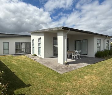 Executive Family Home - Exceptional, Stylish & Triple Living - Photo 3