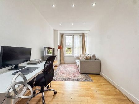 Flat 10, Apsley House 23-29 Finchley Road, London, NW8 0NU - Photo 4