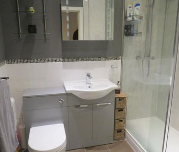 High Street - Photo 3