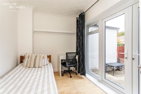 6 bedroom terraced house to rent - Photo 4