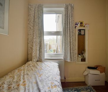 2 Bed Flat, Newport Road, E10 - Photo 2