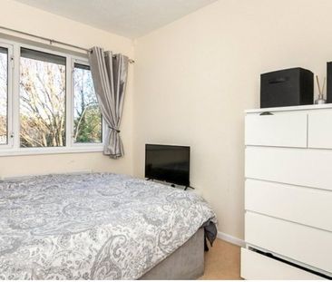 2 Bed Flat, Muggeridge Close, CR2 - Photo 6