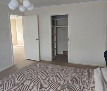 Essendon - Photo 3