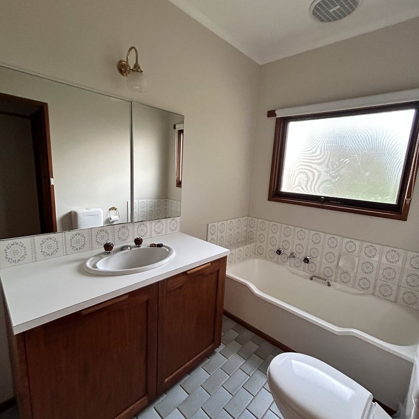 Thinking of selling? Contact our agent - Photo 1