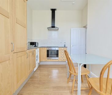 2 bedroom Flat to rent in High Street West, Wallsend, Tyne and Wear... - Photo 2