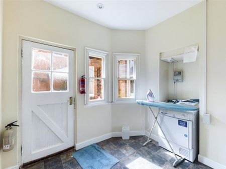 1 bedroom in a house share to rent - Photo 5