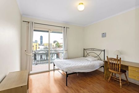 3 bedroom fully furnished apartment - great location! - Photo 5